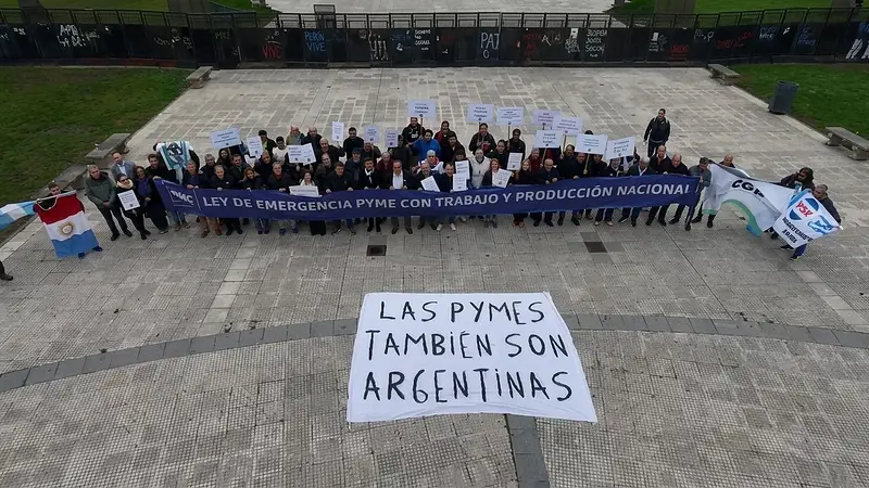 Bajo el signo de la crisis: empresarios argentinos marchan contra el «industricidio» y exigen un giro económico