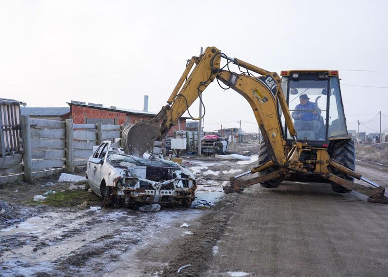 Río Grande despeja sus calles: más de 70 operativos en agosto contra la chatarra vehicular y el abandono de automotores