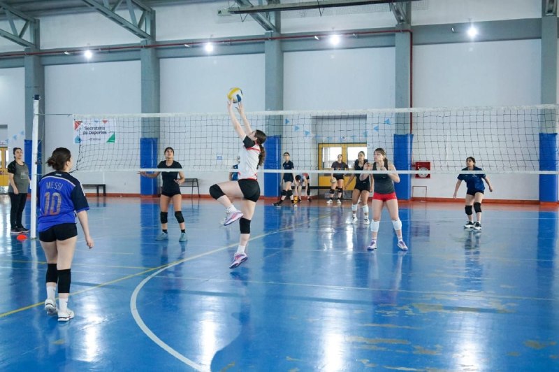 EL VOLEY FEMENINO FUEGUINO CONTINÚA SU PREPARACIÓN PARA LOS JUEGOS DE LA ARAUCANÍA