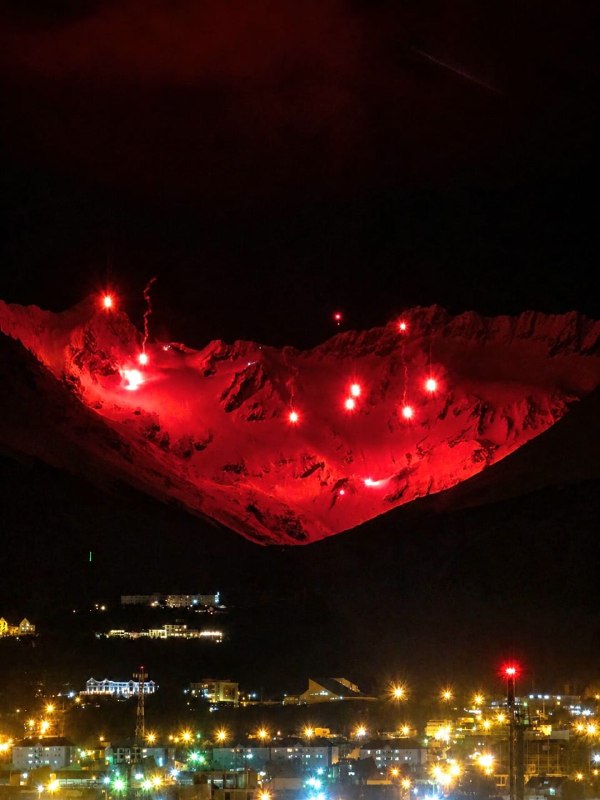 USHUAIA INVITA A VIVIR UNA NUEVA EDICIÓN DE LA BAJADA CON ANTORCHAS – CERRO MARTIAL