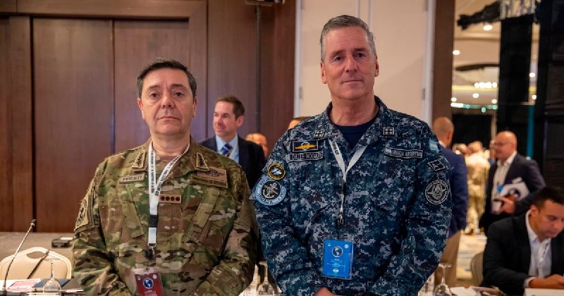 El Fiel Eco de Washington: Milei Envía a su Ministro de Defensa a una Cumbre que Desafia la Legalidad Argentina y el Equilibrio Regional