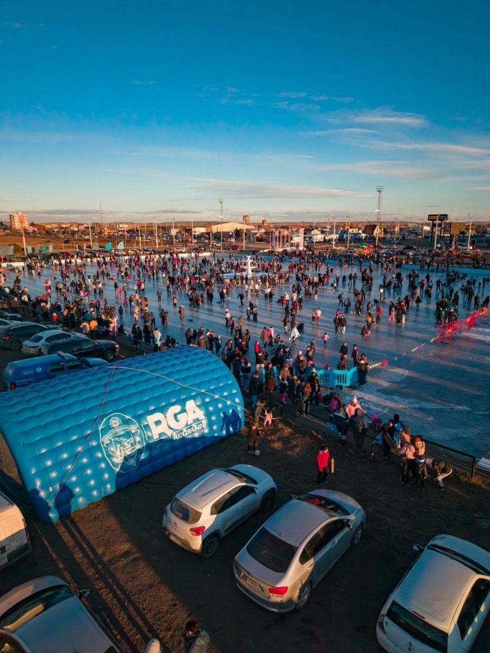 “INVIERNO ACTIVO”: EL MUNICIPIO INVITA A DISFRUTAR DE UNA NOCHE DE JUEGOS EN LA PISTA DE PATINAJE