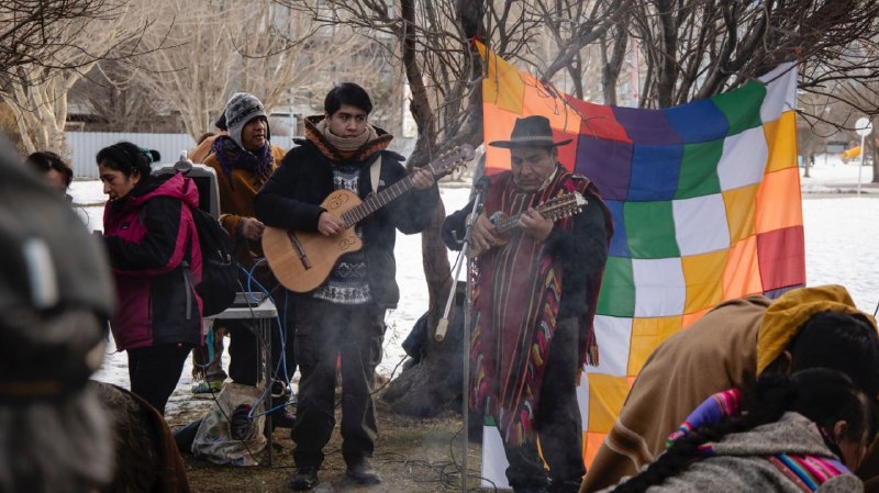 LA MUNICIPALIDAD DE USHUAIA ACOMPAÑÓ LA CEREMONIA A LA PACHAMAMA EN EL PASEO DE LAS ROSAS