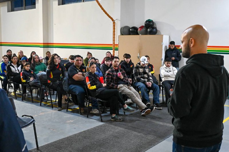 El Municipio junto a la Federación de Hockey TDF brindó capacitación para fortalecer el deporte en Tolhuin