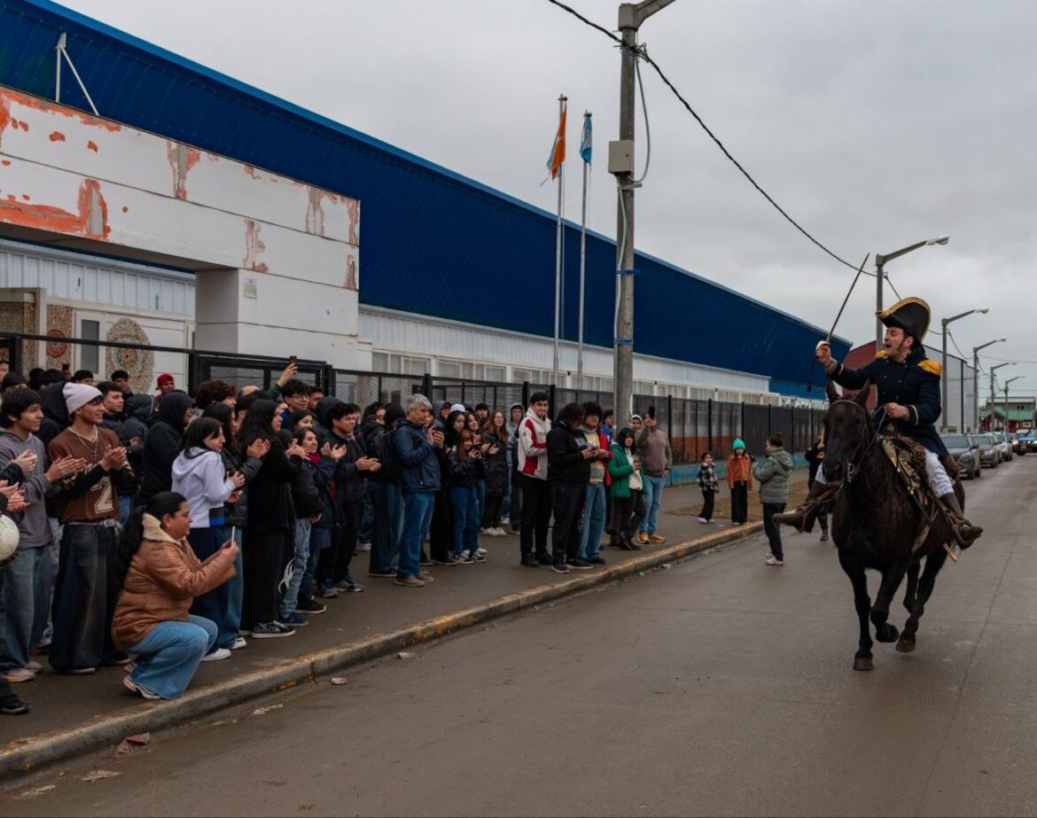 EL MUNICIPIO ACERCÓ LA HISTORIA DEL GENERAL SAN MARTÍN A ESTUDIANTES RIOGRANDENSES