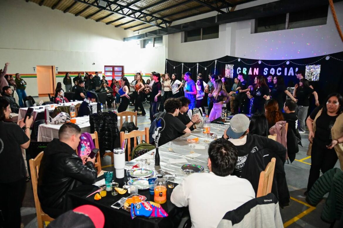 Tolhuin vivió su primer Social de Bachata con una noche de música y encuentro