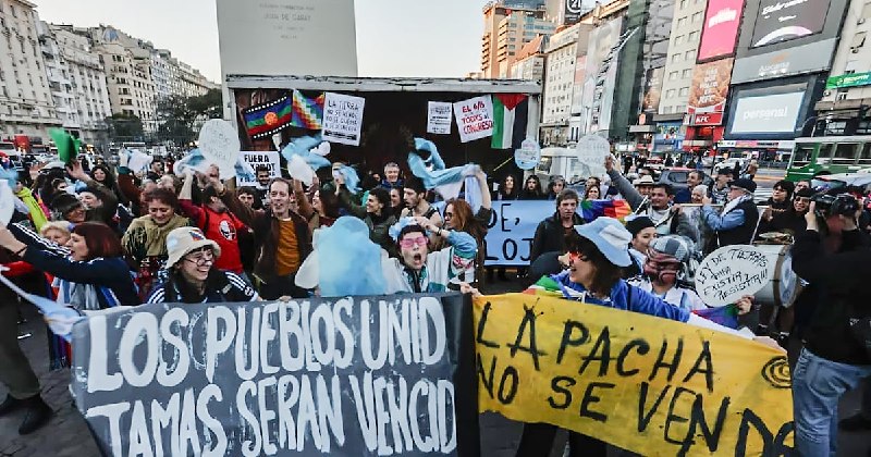 Multitudinaria Marcha en Defensa de la Tierra en el Día de la Pachamama