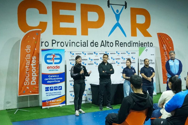 EL GOBIERNO PROVINCIAL ENTREGÓ JUNTO A ENADE ARGENTINA CERTIFICADOS DE PREPARADOR FÍSICO GENERAL Y PERSONAL TRAINER
