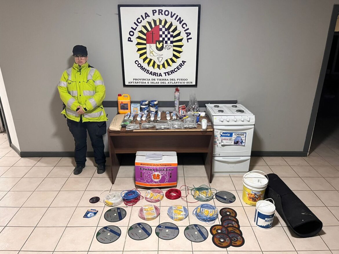 Insólito rescate de herramientas y materiales en un operativo policial que desnuda una red de saqueos en Río Grande