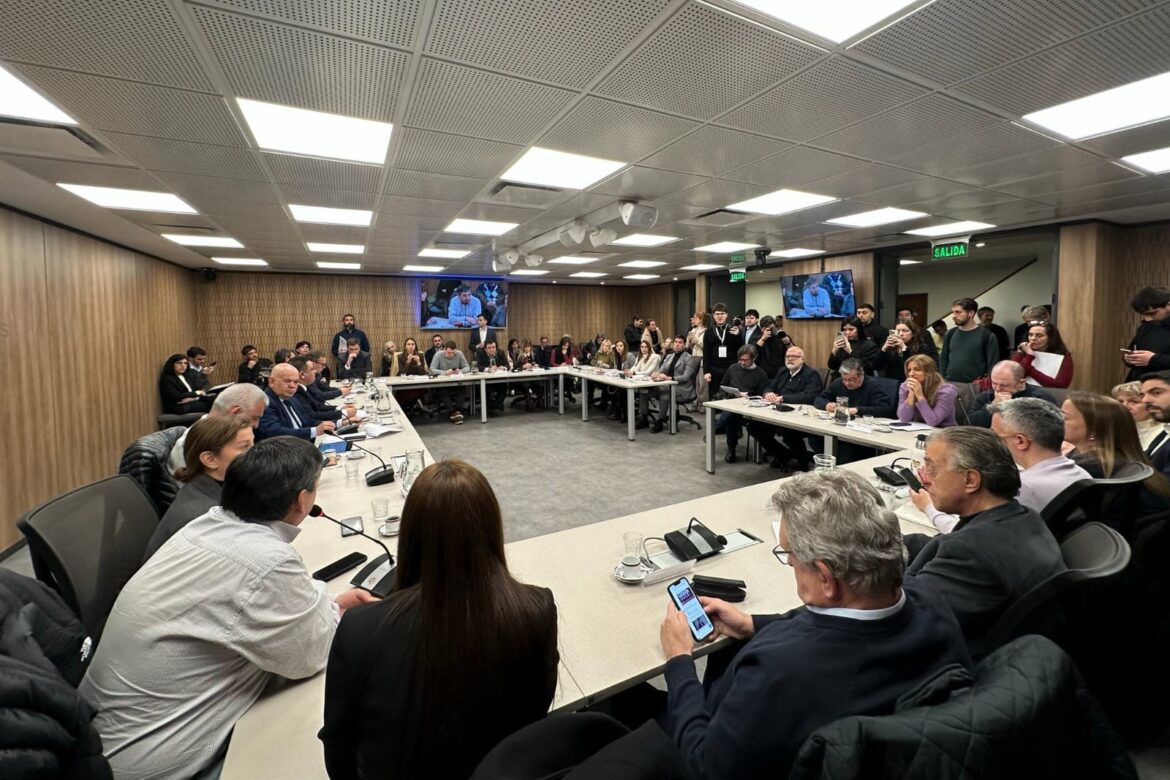 La embajada de EE.UU. bajo la lupa: denuncian amenazas y extorsión a una cooperativa argentina por su vínculo con Huawei