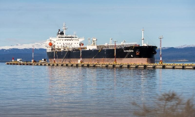 Fuerte rechazo fueguino a la presencia de un buque británico en Ushuaia: denuncian contradicciones del Gobierno nacional