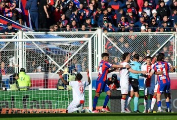 Cabezazo y polémica: San Lorenzo cayó ante Huracán en un clásico caliente que dejó expulsado a Gill
