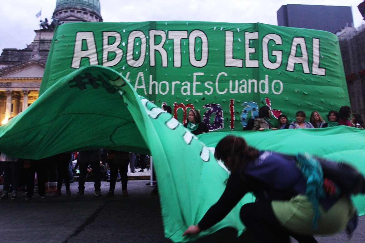 Repudio generalizado tras la adhesión argentina al Consenso de Ginebra: «Nuestros derechos no se negocian»