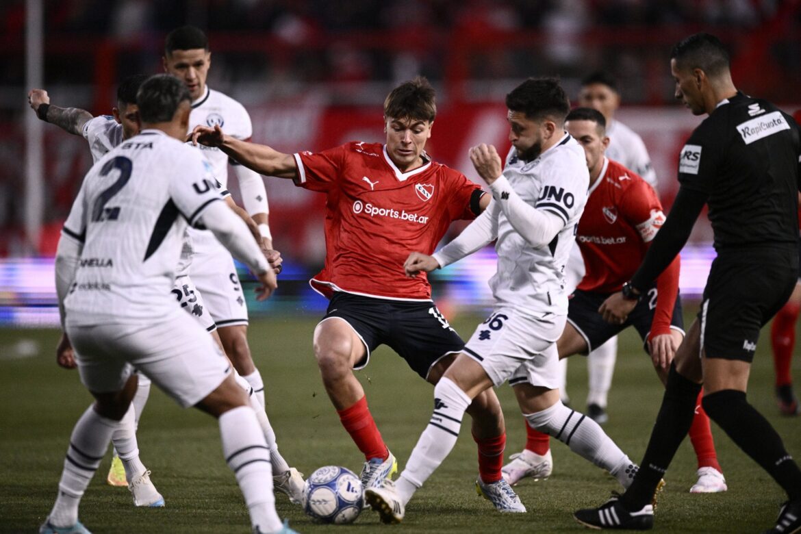 Empate sin goles en Avellaneda: el Rojo no pudo quebrar el muro de Rivadavia en el regreso de Viera