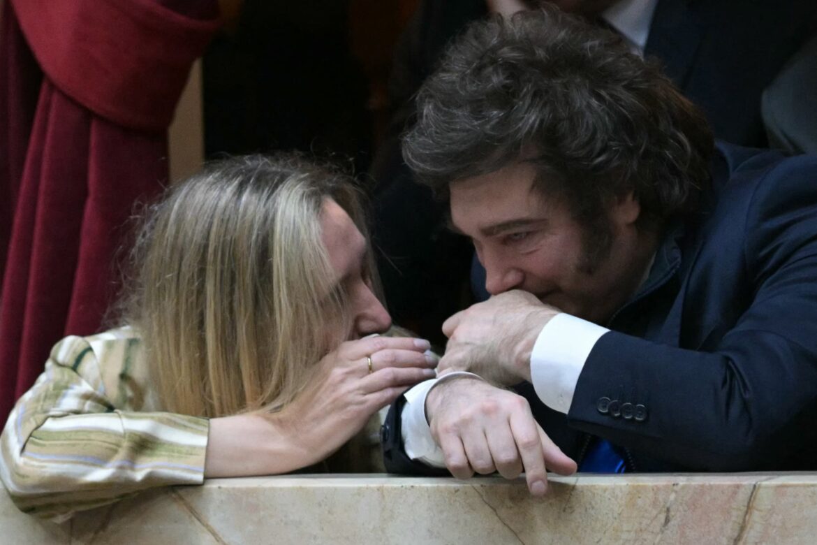 El retiro estratégico de un líder en la sombra: aislamiento, poder dinástico y la puja interna que redefine la Casa Rosada