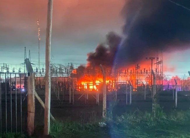 Intensa conflagración en una subestación eléctrica de Tolosa desencadena un colapso energético de vastas proporciones en La Plata y sus alrededores