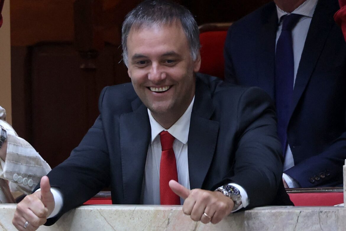 Nuevo aplazo judicial: la Justicia extiende el plazo para que Adorni aclare su patrimonio en medio de críticas por los tiempos de la causa