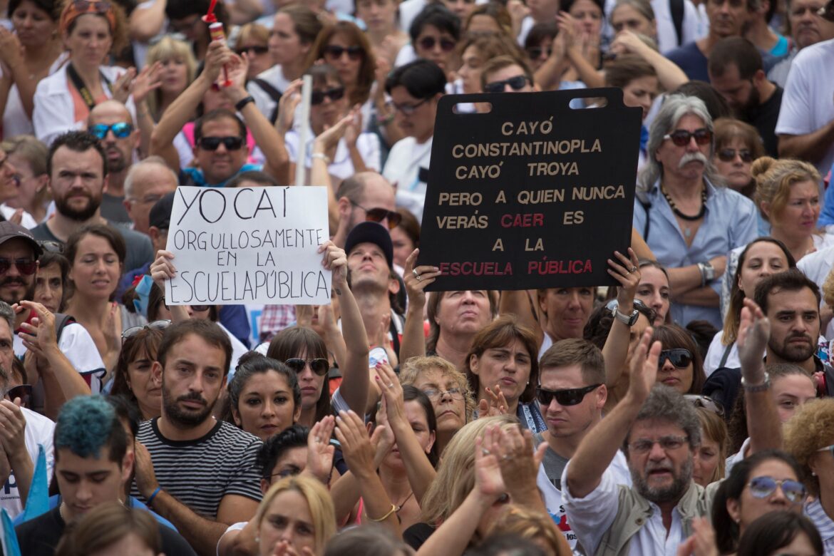 La comunidad educativa se moviliza con un paro unificado en defensa del derecho a aprender y en contra del desmantelamiento estatal