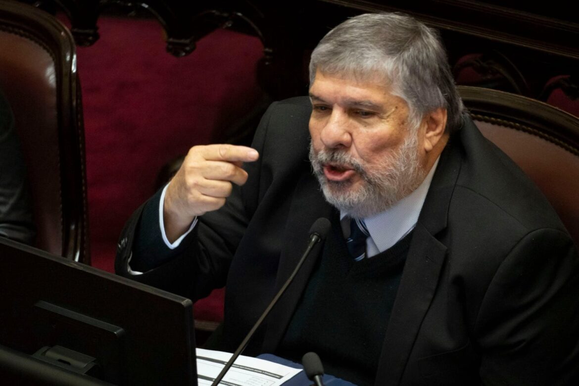 El oficialismo logra aprobar una versión desfigurada de la ley de Inviolabilidad de la Propiedad tras un encarnizado debate en el Senado