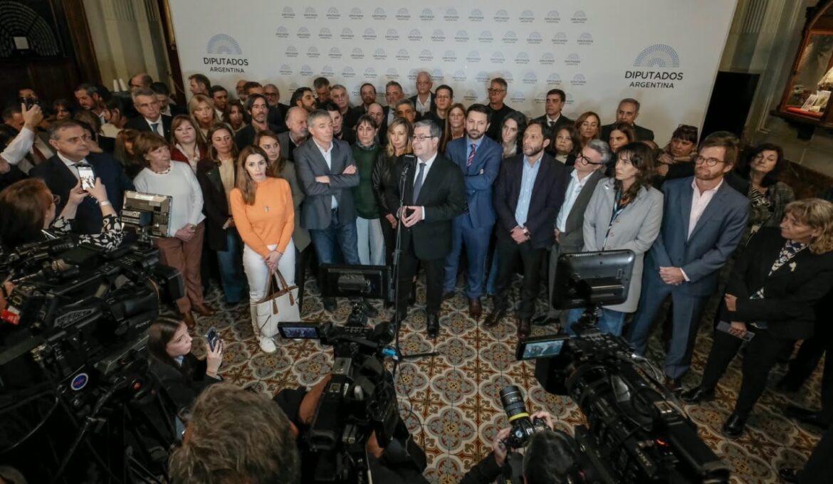 Un frente opositor desafía al oficialismo con una mayoría contundente y pone en jaque la agenda de Milei en Diputados