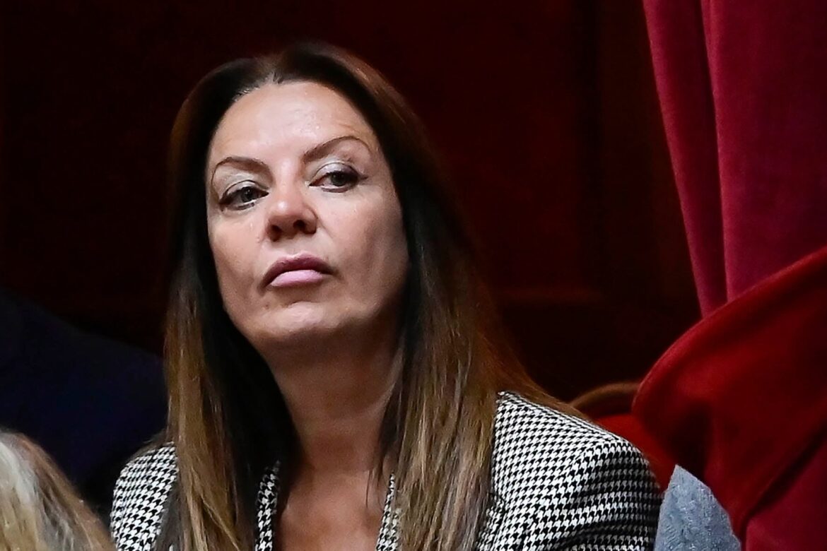El Estado se despoja de su columna vertebral: más de 17.400 agentes públicos cesanteados en el último año