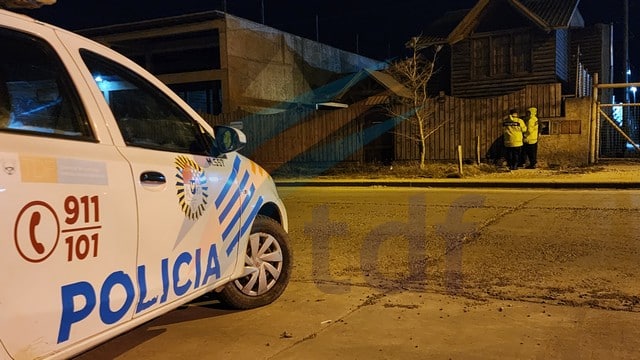 Violento asalto a una conductora de remís en Río Grande: la apuñalaron para robarle sus pertenencias