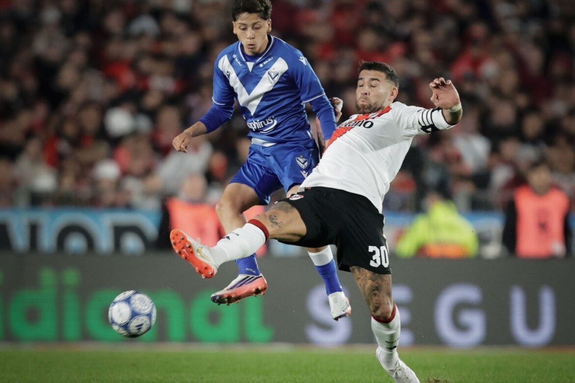 River dejó escapar la victoria ante Vélez y el fantasma de la irregularidad vuelve a acechar en el Clausura