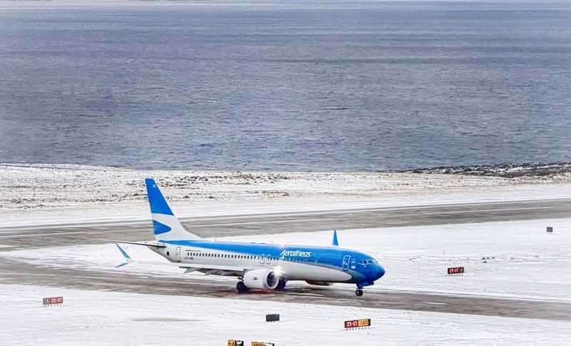 El cierre del aeropuerto de Río Grande hunde el tráfico aéreo fueguino, mientras Ushuaia consolida su dominio