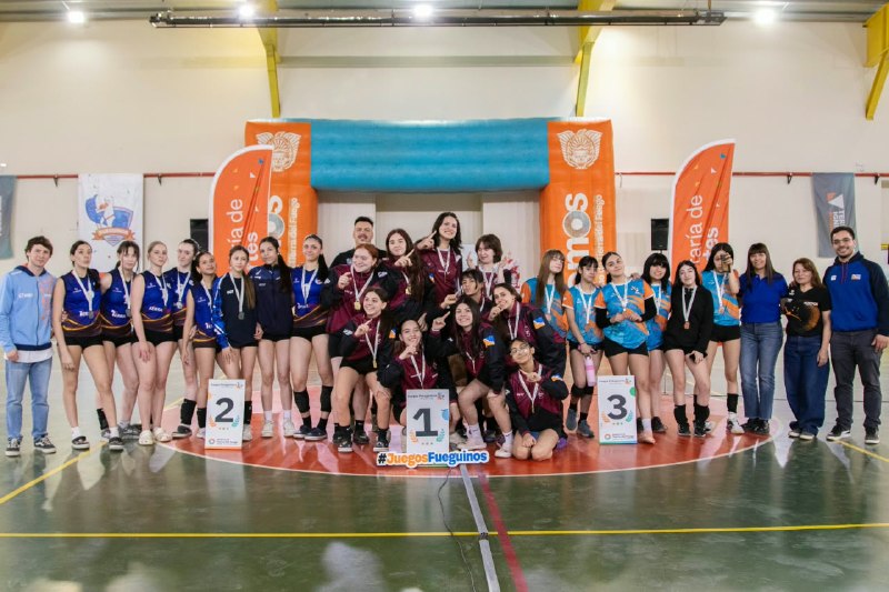 JUEGOS FUEGUINOS: ACADEMIA TDF VÓLEY SE CONSAGRÓ CAMPEÓN PROVINCIAL EN FEMENINO Y MASCULINO