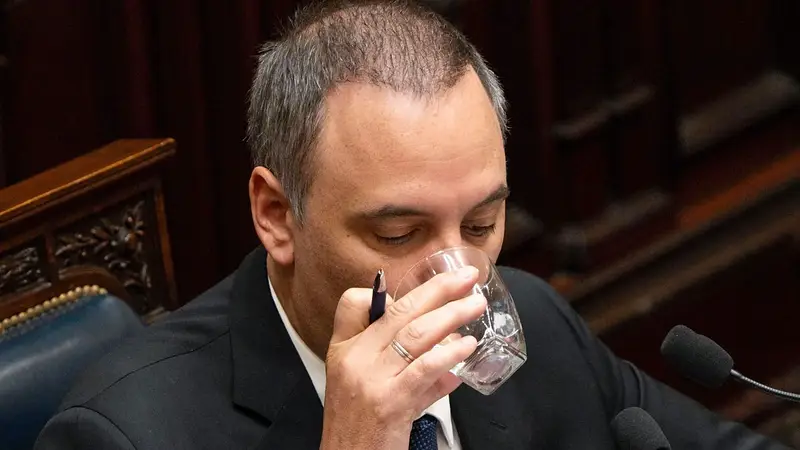 Manuel Adorni y su defensa millonaria en Bitcoin: una trama llena de interrogantes
