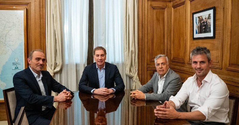 El Gobierno apuesta a París para destrabar la suspensión de las PASO y el Presupuesto 2027