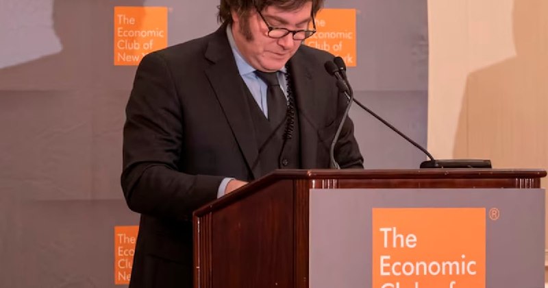 Milei redobla la apuesta y promete un futuro dorado mientras la economía real muestra señales de alarma