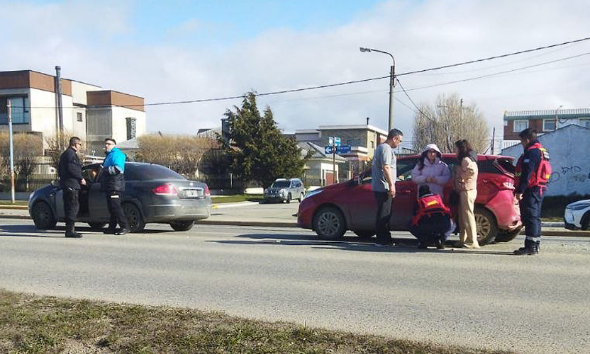 Múltiple colisión vehicular en la Ruta Nacional N°3 dejó a una conductora con lesiones leves
