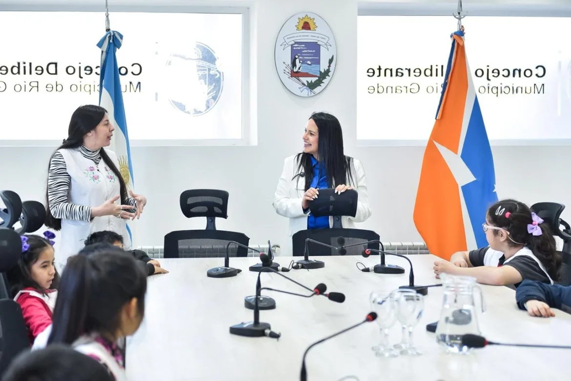 Arce recibió a alumnos y alumnas de la escuela N° 44 en el Concejo por su proyecto de seguridad vial y accesibilidad