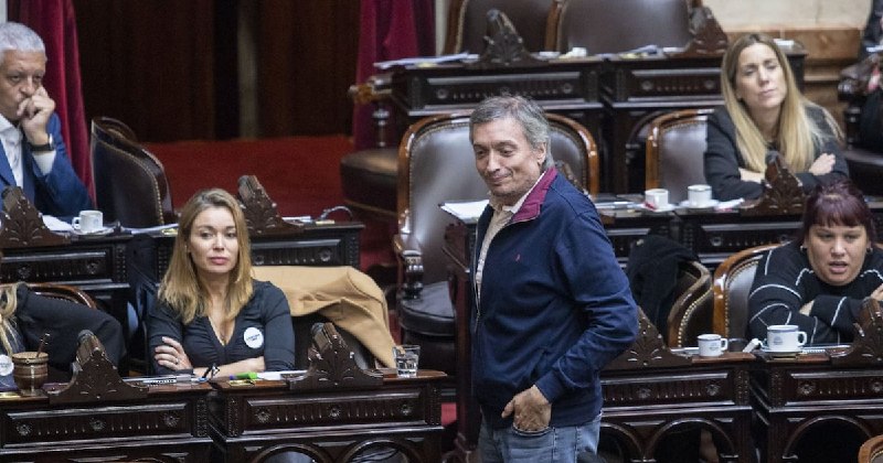 Máximo Kirchner impulsa un tributo a la fuga de capitales para recomponer las arcas provinciales