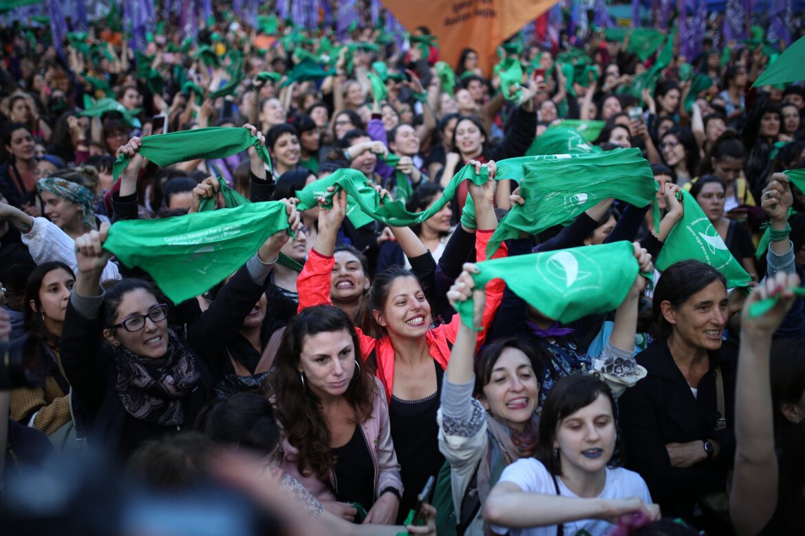 A cinco años de la Ley 27.610, el acceso al aborto se sostiene más por la resistencia de los equipos de salud que por el Estado nacional