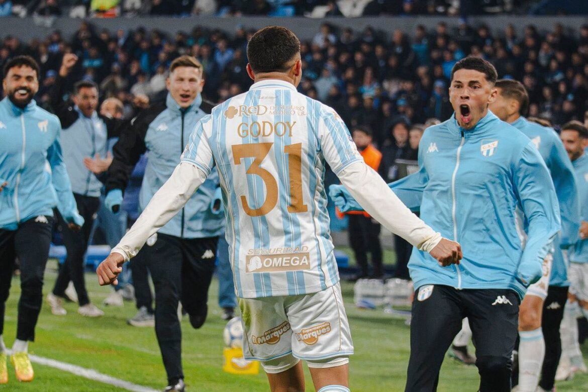 La pesadilla de Racing no cesa: cayó ante Atlético Tucumán y es el peor equipo del Clausura