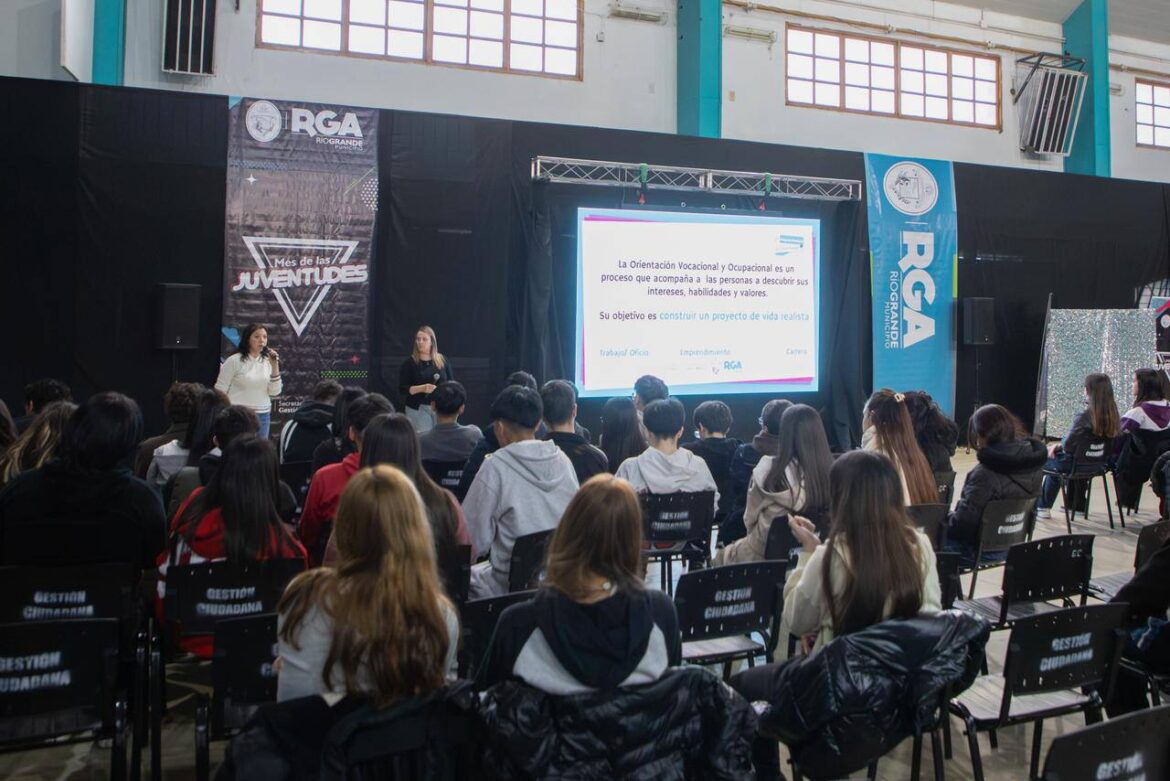 MÁS DE 950 JOVENES ELIGIERON LA EXPO ACADÉMICA PARA CONOCER LAS OFERTAS EDUCATIVAS Y DE OFICIOS EN RÍO GRANDE