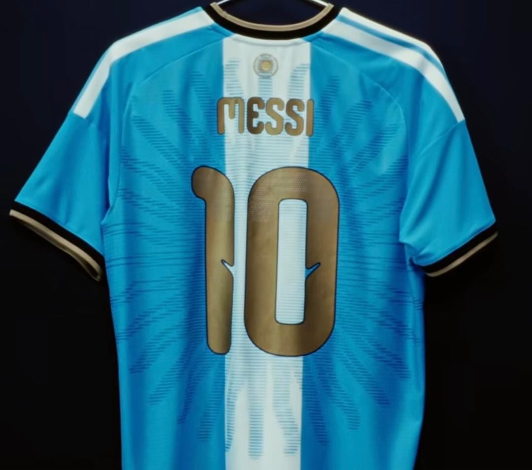 Messi se despide de la Albiceleste con una camiseta histórica