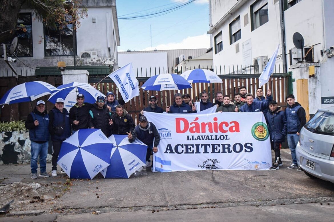El modelo libertario se sostiene en teorías darwinistas mientras la economía argentina se desangra