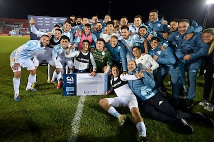 Atlético Tucumán se agrandó en la adversidad y escribió una página histórica en Lomas de Zamora
