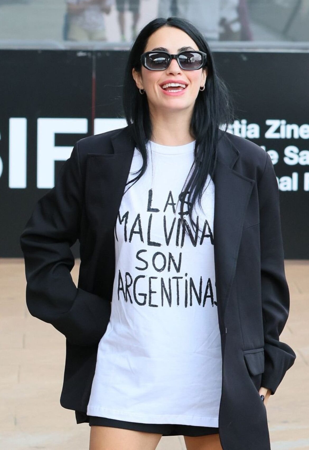 Lali Espósito reivindicó la causa Malvinas en San Sebastián y destinó fondos a excombatientes