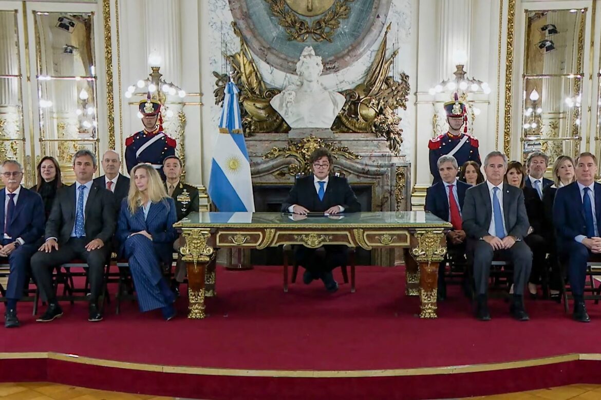 El giro patriótico de Milei en Malvinas: de la admiración por Thatcher a la “causa sagrada” en medio de la presión de Trump