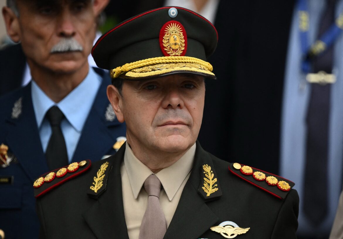 Escándalo en la Armada: un alto jefe naval habría desviado fondos millonarios con una red de beneficiarios ficticios