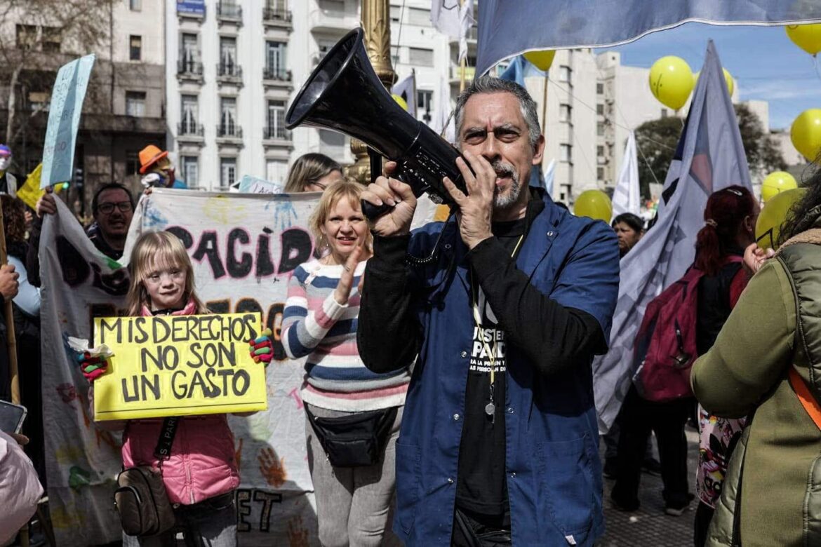Madres endeudadas y familias con discapacidad: la deuda que el Estado no reconoce