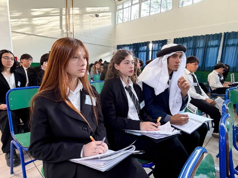 Juventudes de Tolhuin acompañó a estudiantes del Trejo Noel en su participación en Modelo ONU