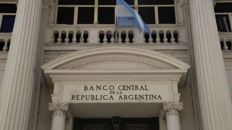 El Banco Central acumula pérdidas millonarias por su estrategia con el oro y reaviva las dudas sobre la gestión de sus reservas