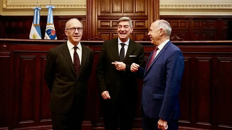 La Corte Suprema suspendió la derogación de la Ley de Tierras y reinstauró el límite del 15% para la titularidad extranjera de campos
