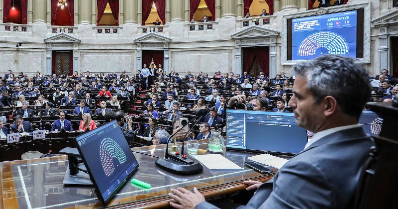 El oficialismo resiste la presión de Washington y negocia cambios para salvar la Ley de Soberanía