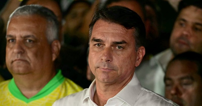 Flávio Bolsonaro, acorralado por la Justicia: le retienen el pasaporte y avanza la investigación por lavado y financiamiento irregular
